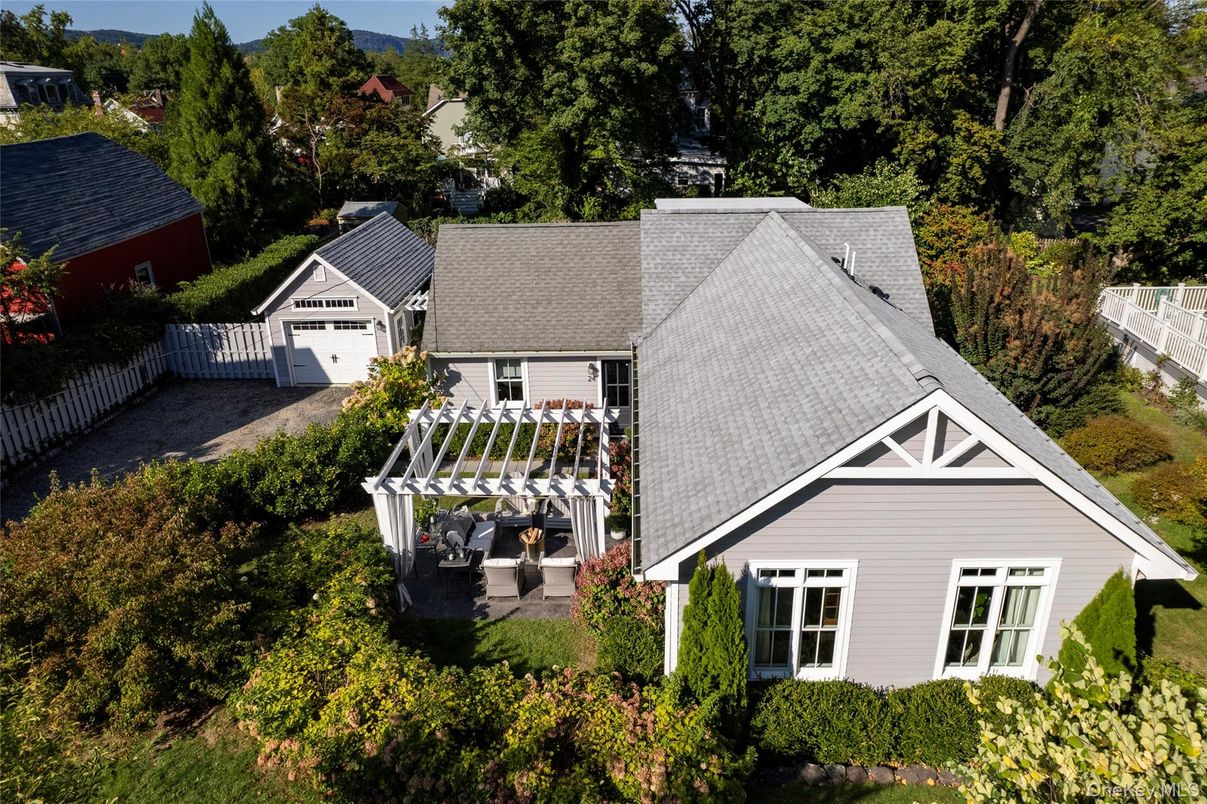 Exterior, Drone