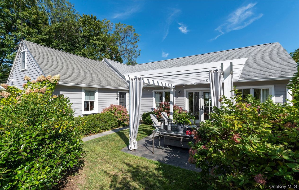 Exterior, Facade, Cape Cod