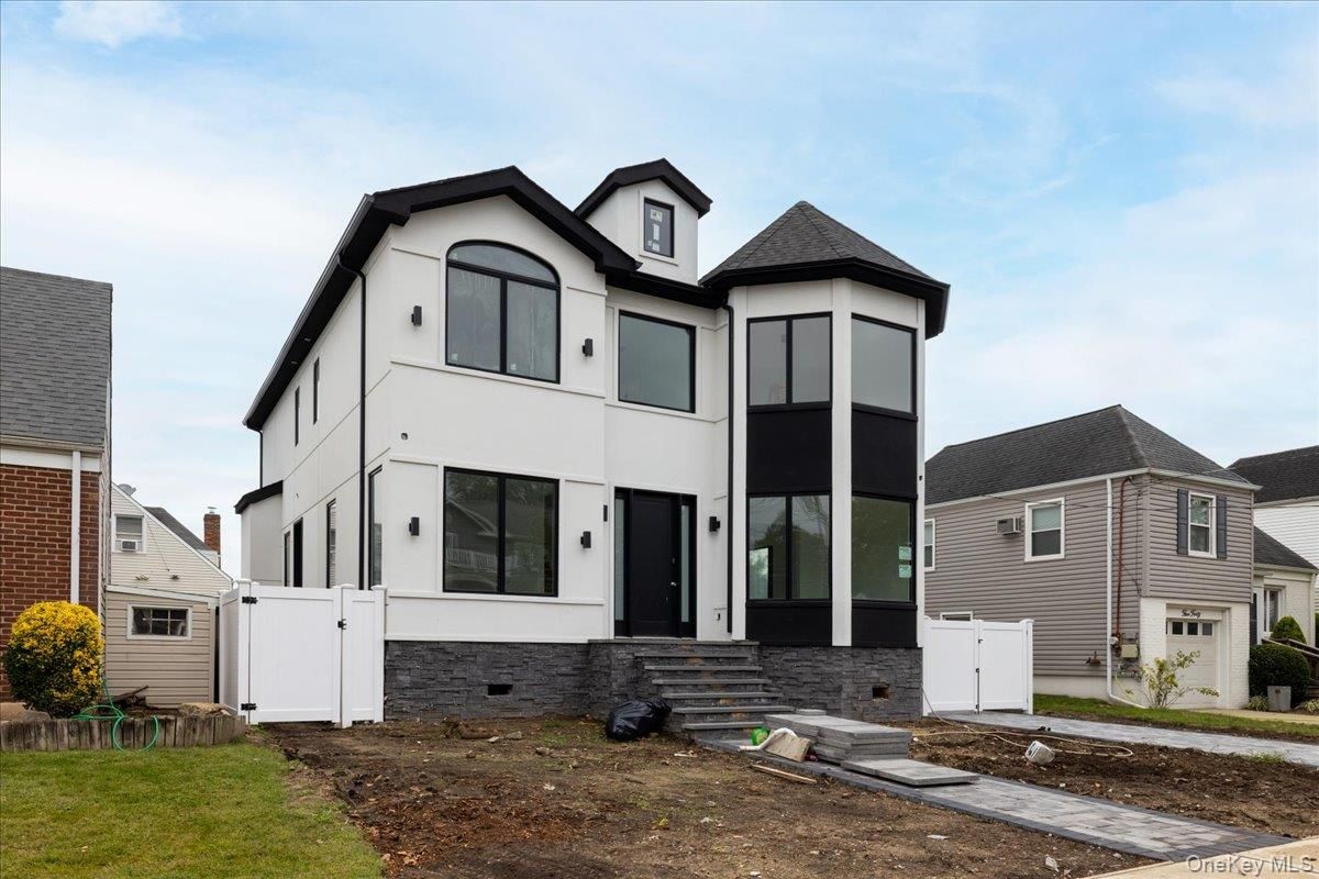 Exterior, Facade, Farmhouse
