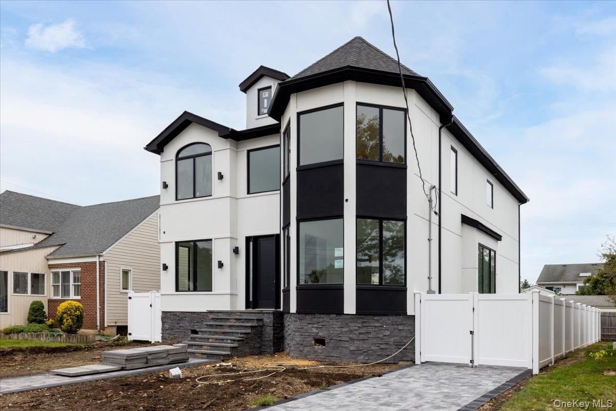 Exterior, Facade, Farmhouse