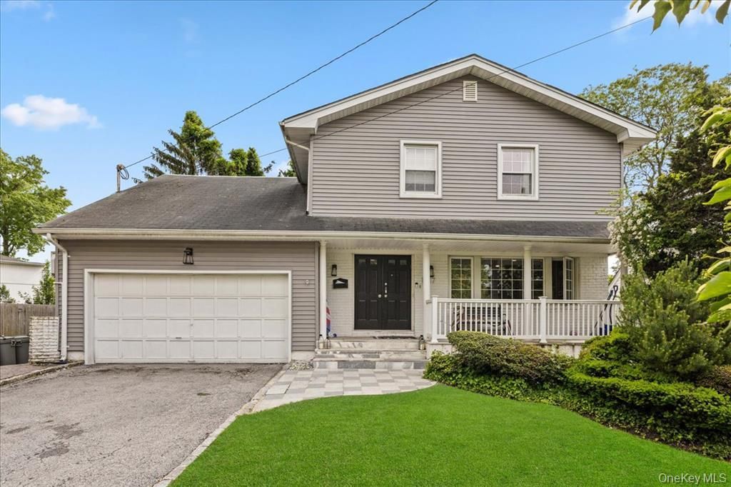 Attached, Exterior, Facade, American Craftsman
