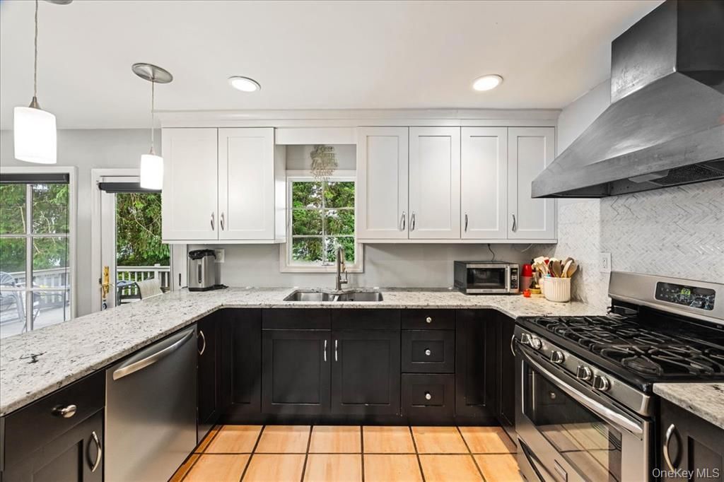 Interior, Kitchen, Pendant Lights, Recessed Lighting, Stainless Steel Appliances