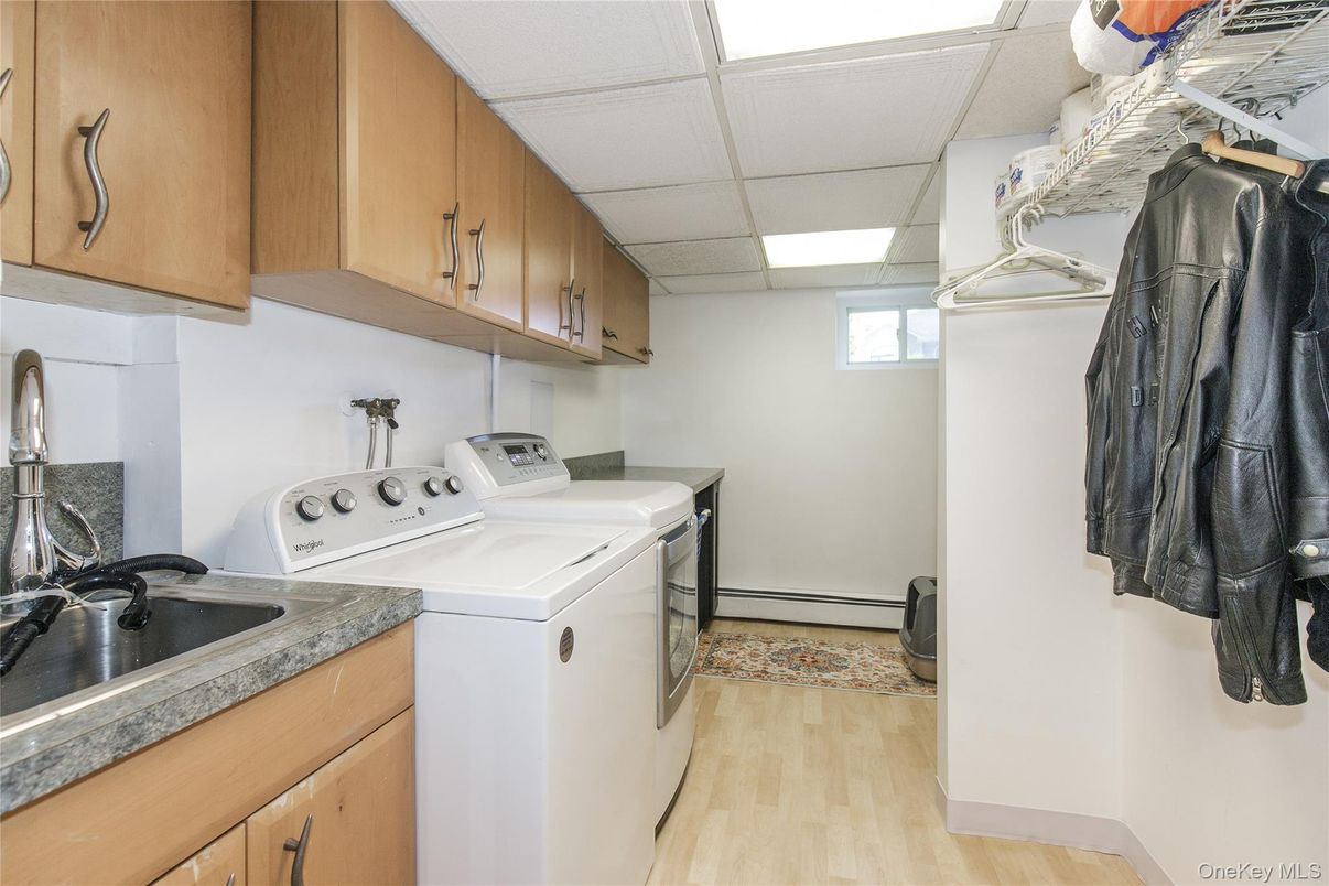 Interior, Washer, Wood Texture Flooring
