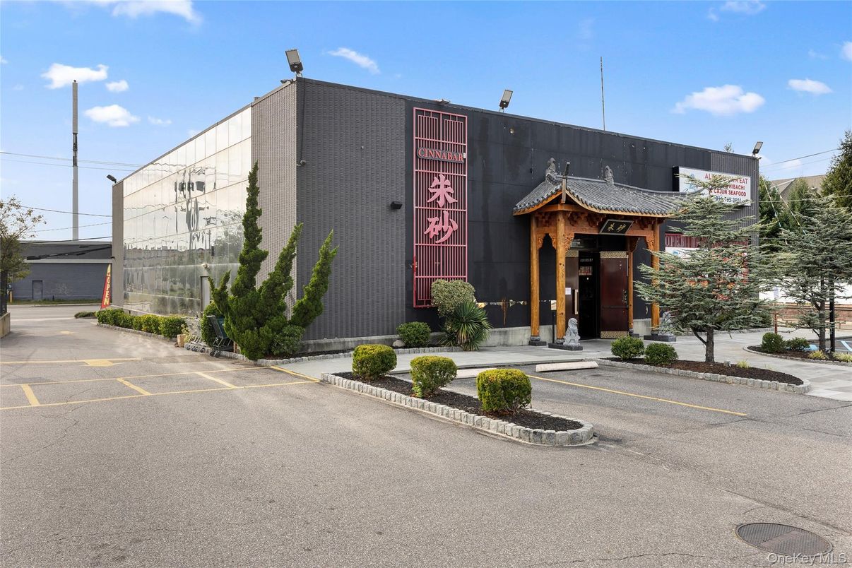 Exterior, Facade, Highrise
