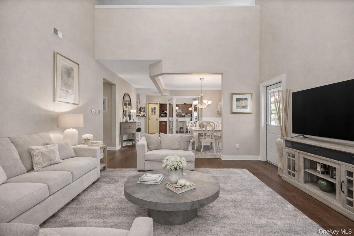 Chandelier, Dining room, Interior, Living room, Wood Texture Flooring