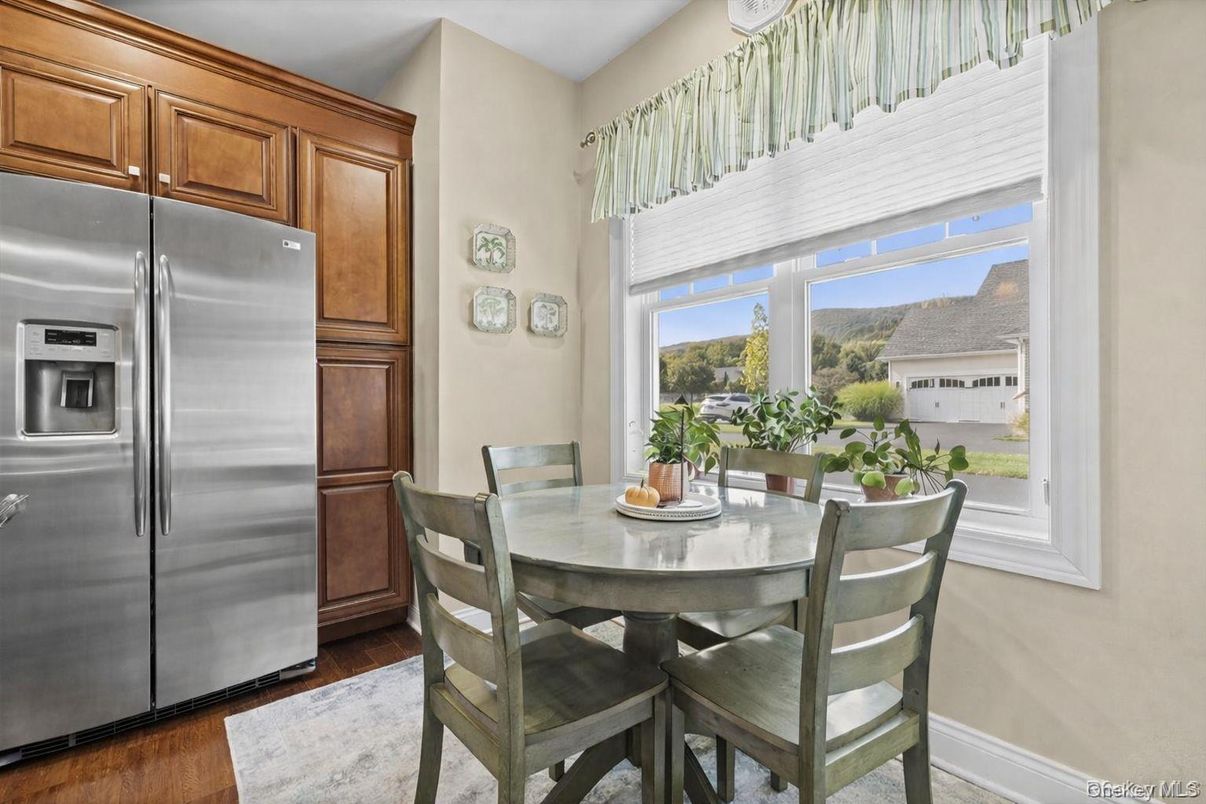 Dining room, Interior, Kitchen, Stainless Steel Appliances, Wood Texture Flooring