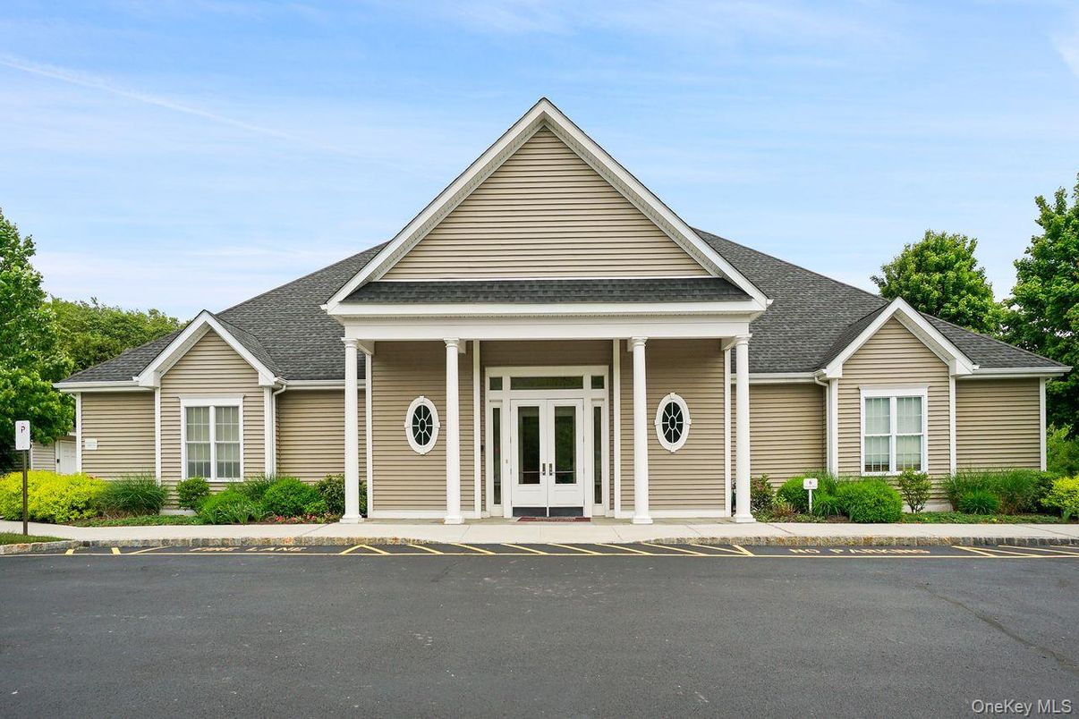 Exterior, Facade, Farmhouse