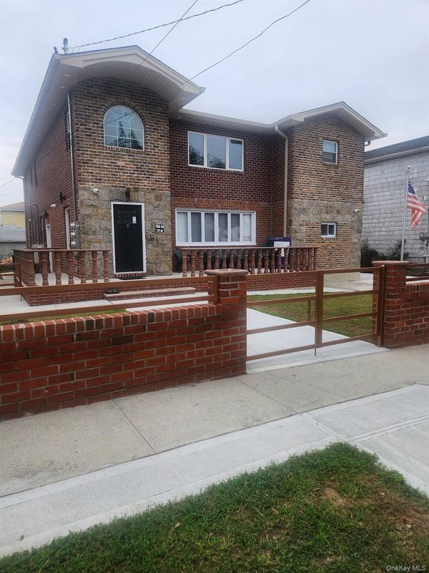 Exterior, Facade, Brick Facade, Brick Traditional