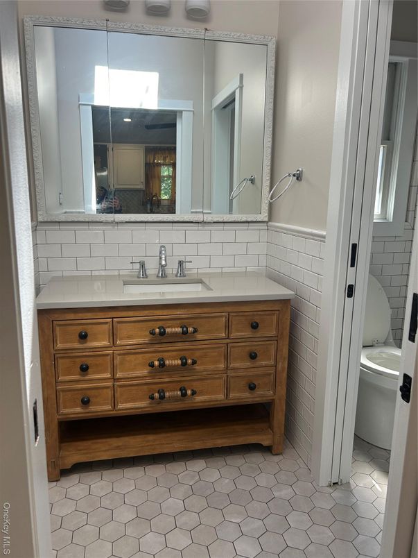 Bathroom, Dual Sink Vanities, Interior