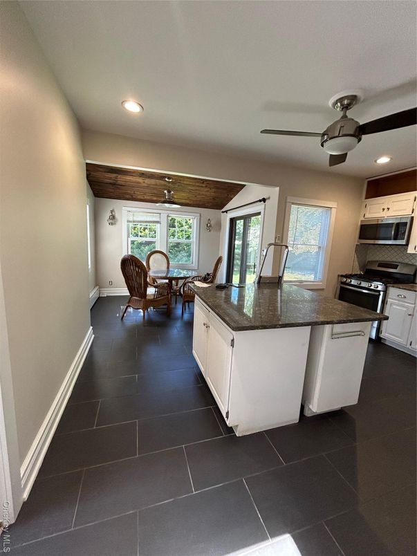Dining room, Interior, Kitchen, Recessed Lighting, Stainless Steel Appliances, Wooden Ceilings
