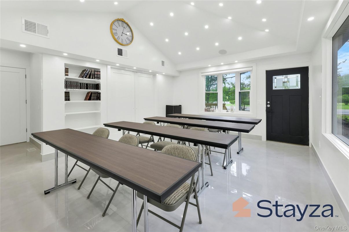 Game Room, Interior, Recessed Lighting