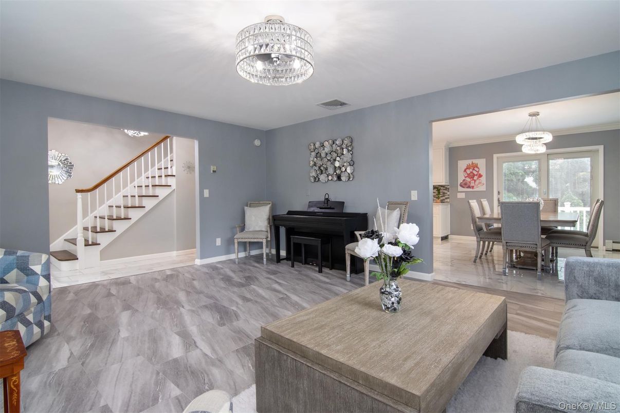 Chandelier, Dining room, Interior, Marble, Pendant Lights, Piano, Wood Texture Flooring