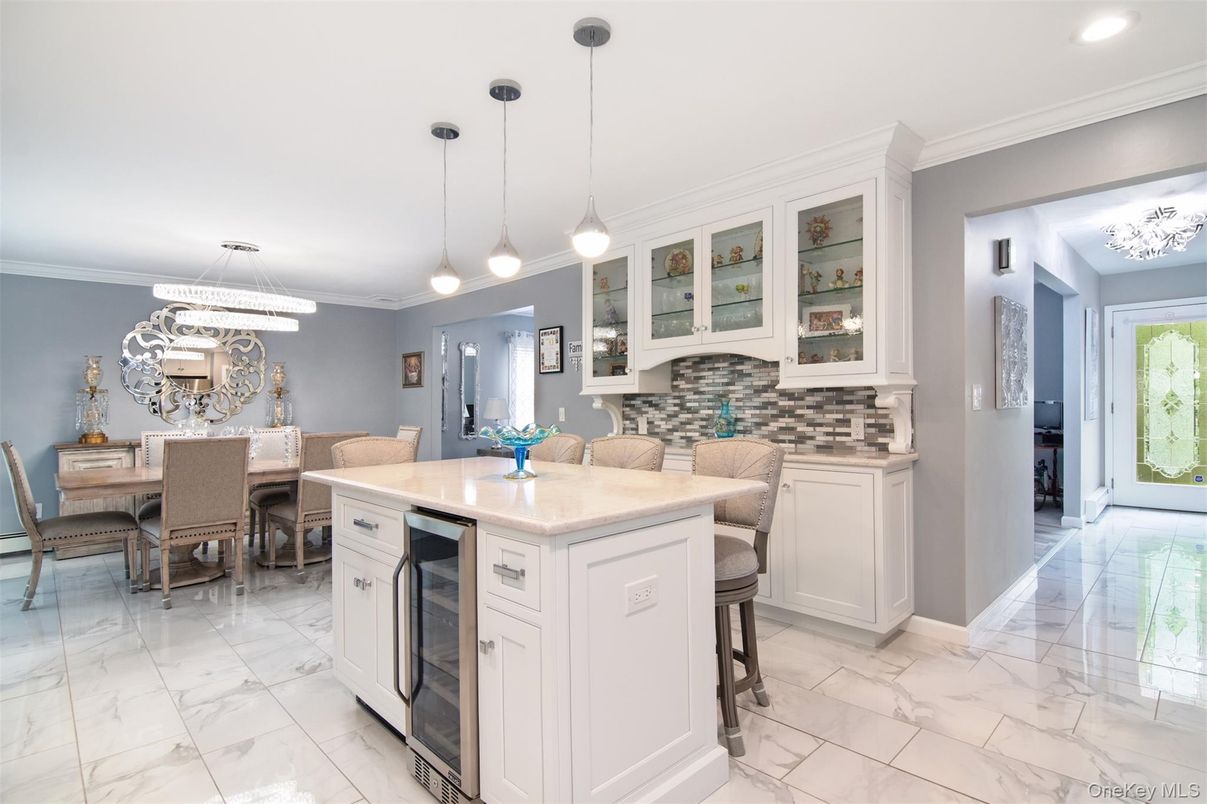 Chandelier, Dining room, Interior, Kitchen, Marble, Pendant Lights, Recessed Lighting