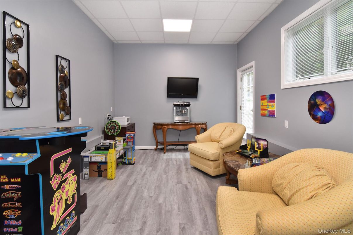Game Room, Interior, Living room, Recessed Lighting, Wood Texture Flooring
