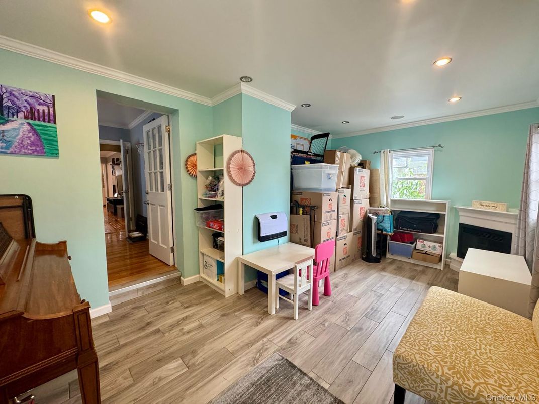 Interior, Recessed Lighting, Wood Texture Flooring