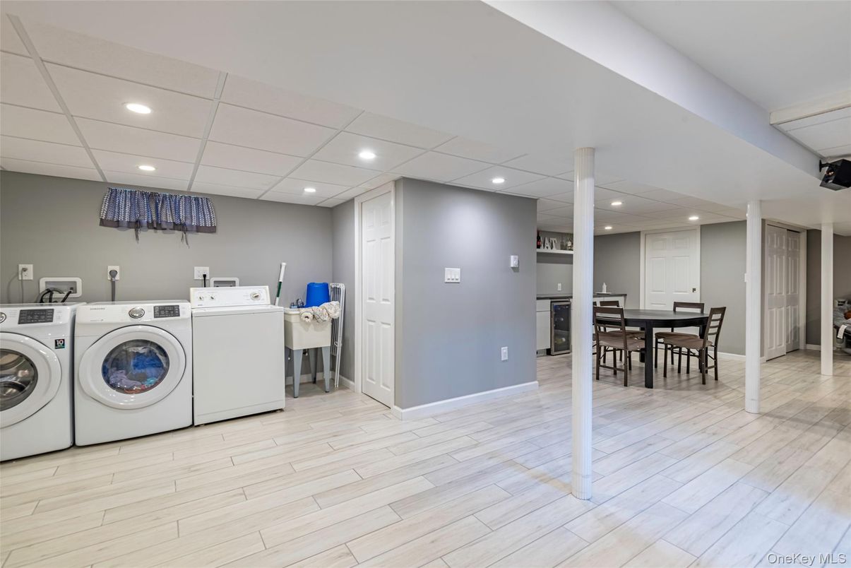 Dining room, Interior, Recessed Lighting, Washer, Wood Texture Flooring