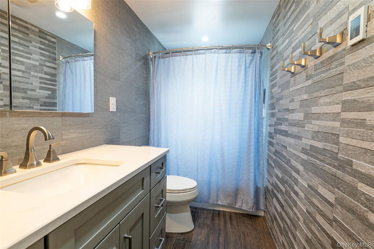 Bathroom, Interior, Recessed Lighting, Wood Texture Flooring