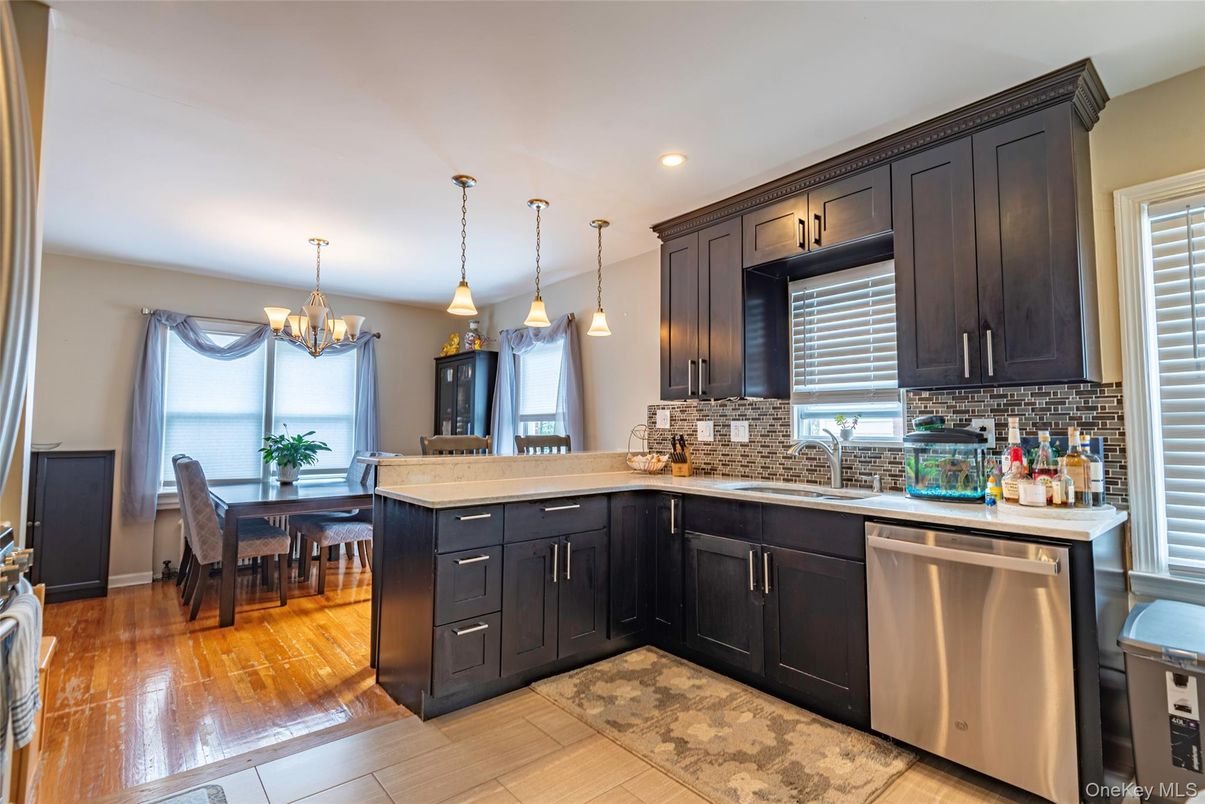 Chandelier, Dining room, Interior, Kitchen, Pendant Lights, Recessed Lighting, Stainless Steel Appliances, Wood Texture Flooring