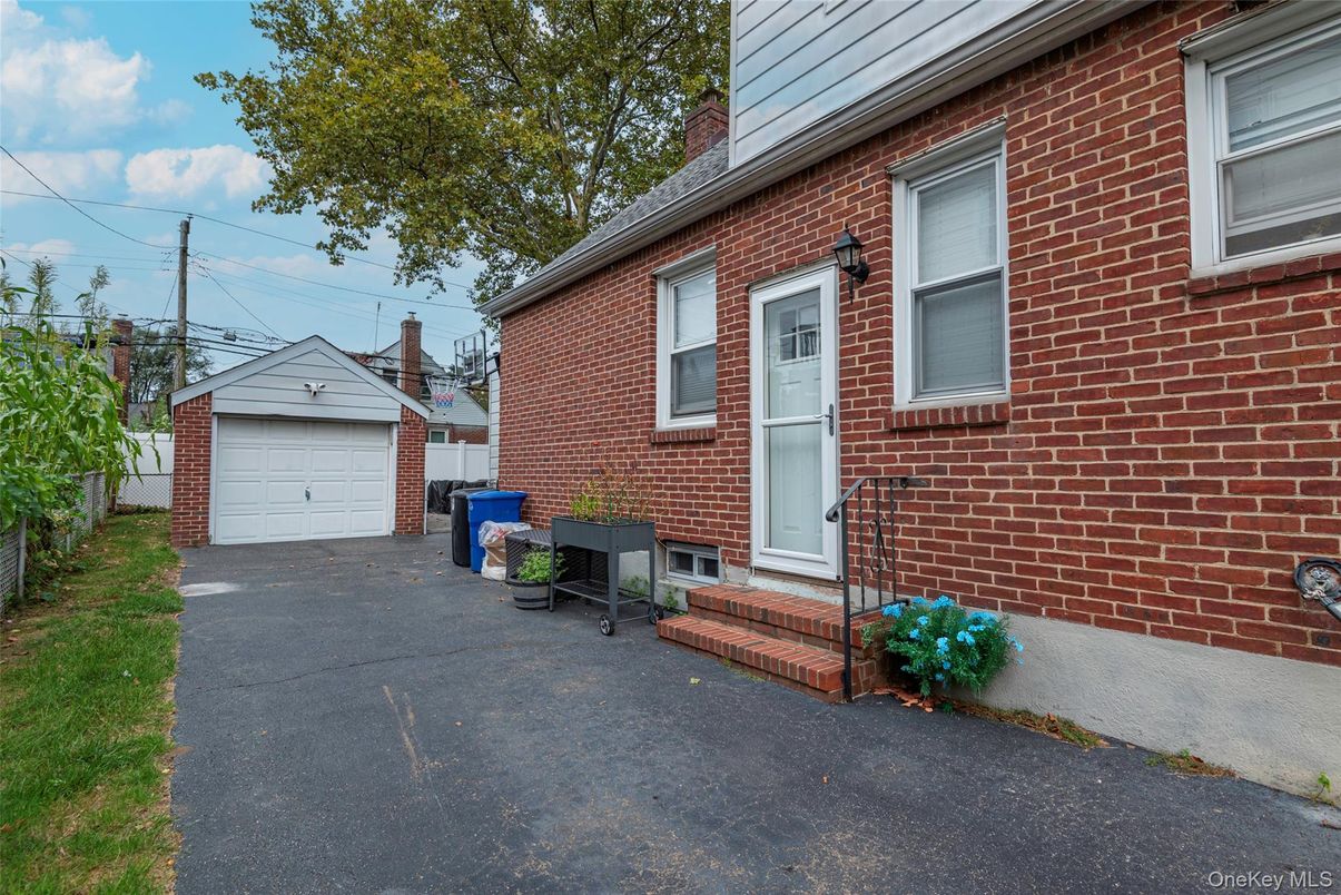 Detached Garage, Exterior