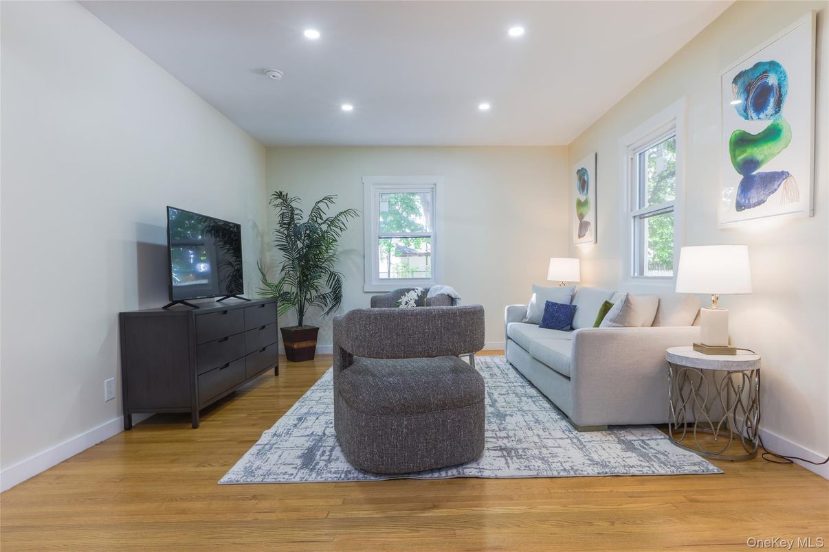 Interior, Living room, Recessed Lighting, Wood Texture Flooring