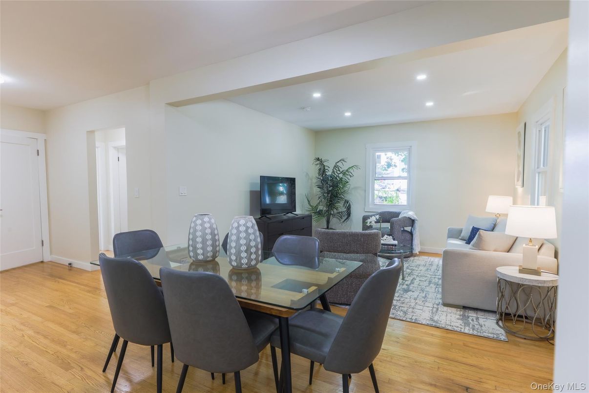 Dining room, Interior, Living room, Recessed Lighting, Wood Texture Flooring