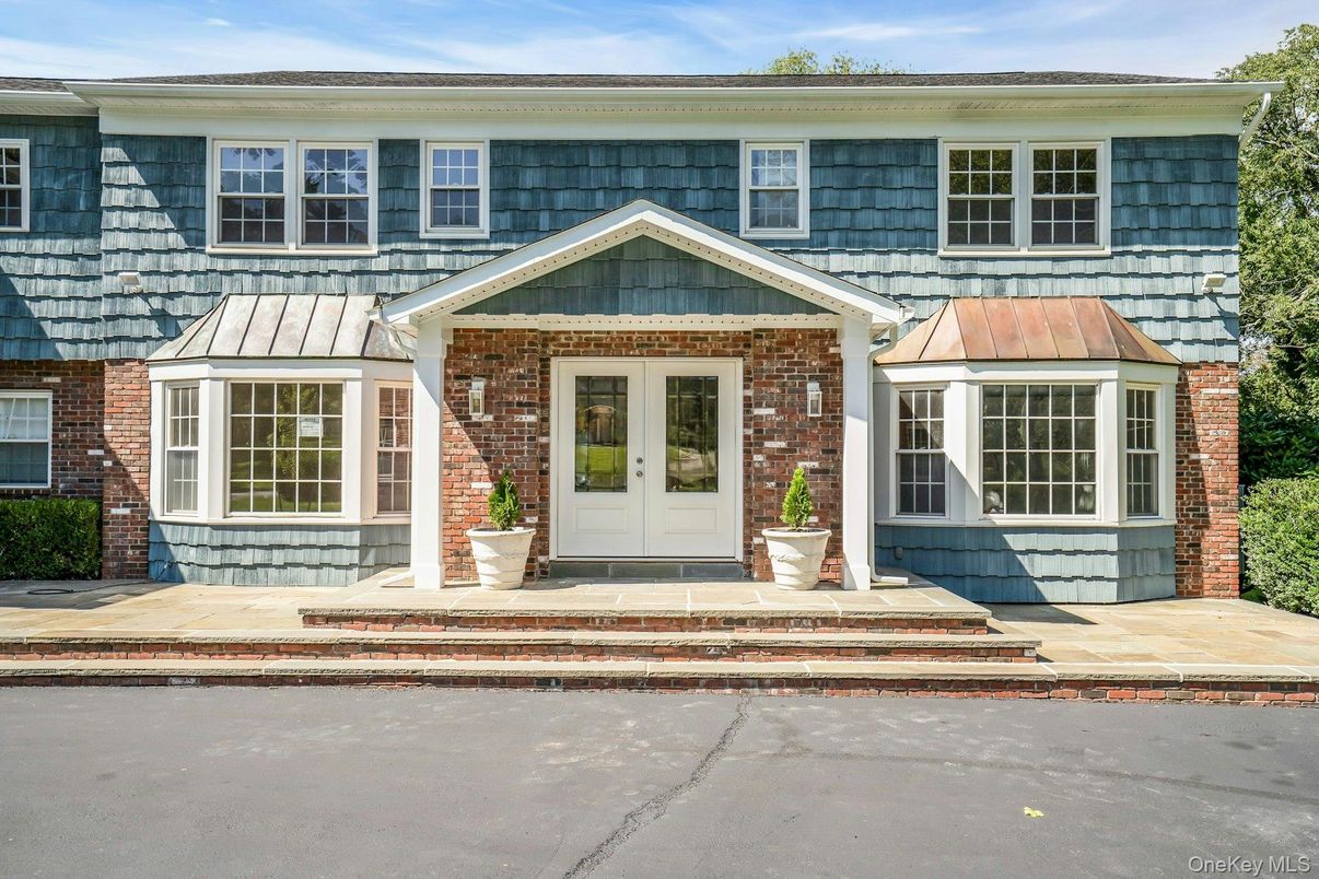 Exterior, Facade, Brick Facade, Georgian