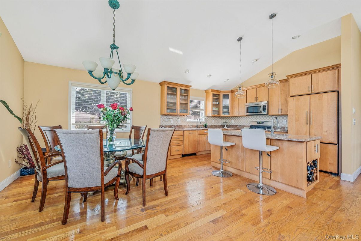 Chandelier, Dining room, Interior, Kitchen, Pendant Lights, Recessed Lighting, Wood Texture Flooring