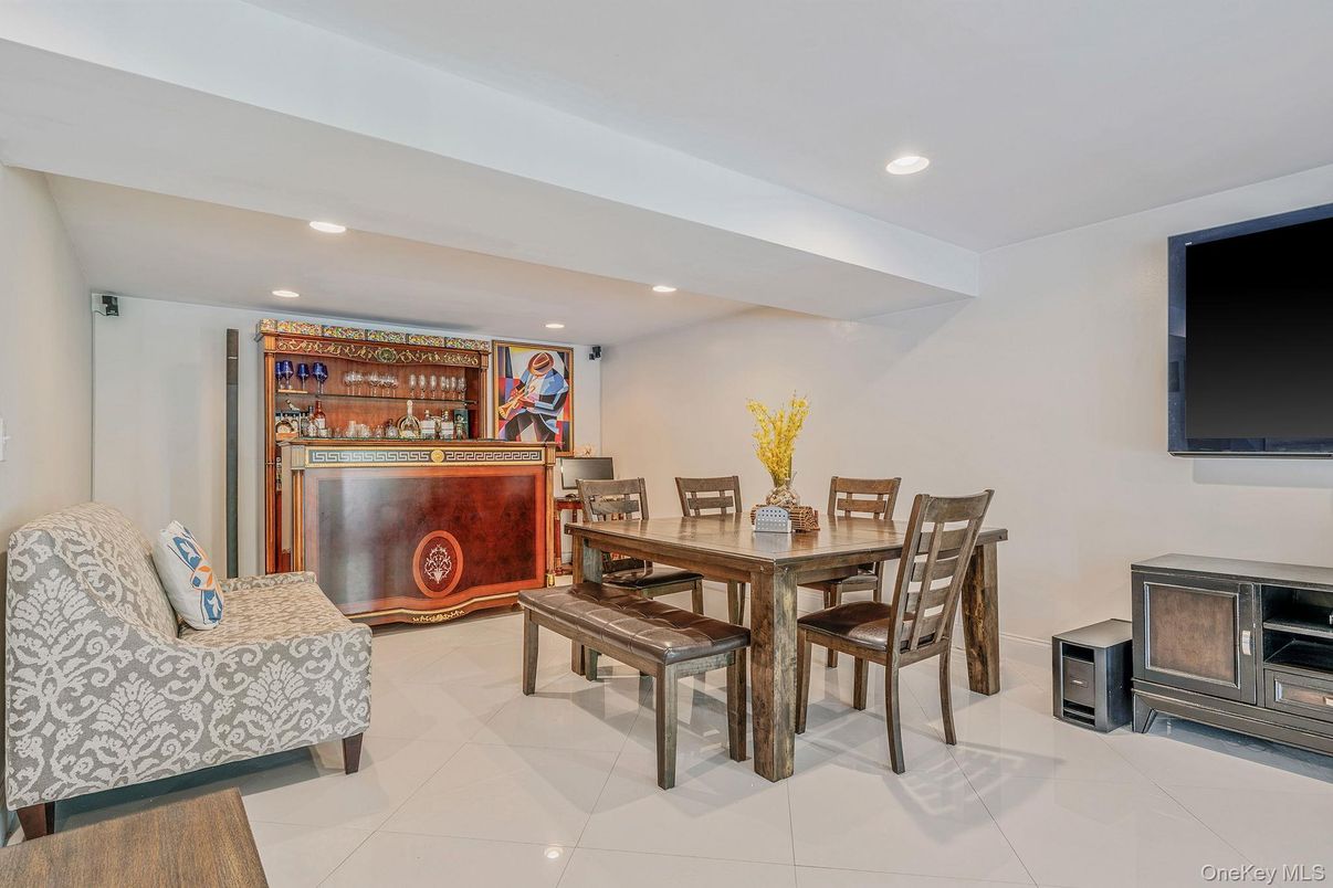 Dining room, Interior, Recessed Lighting