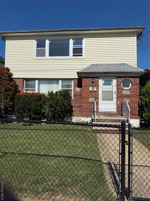 Exterior, Facade, Brick Facade, American Foursquare