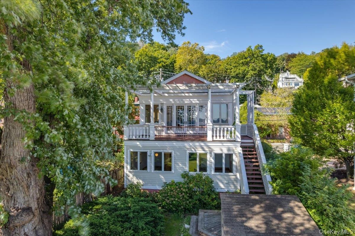 Exterior, Facade, Queen Anne Victorian