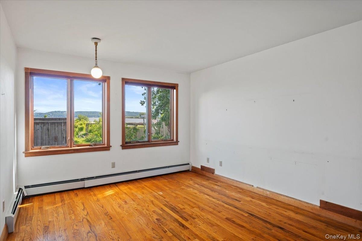 Empty room, Interior, Pendant Lights, Wood Texture Flooring