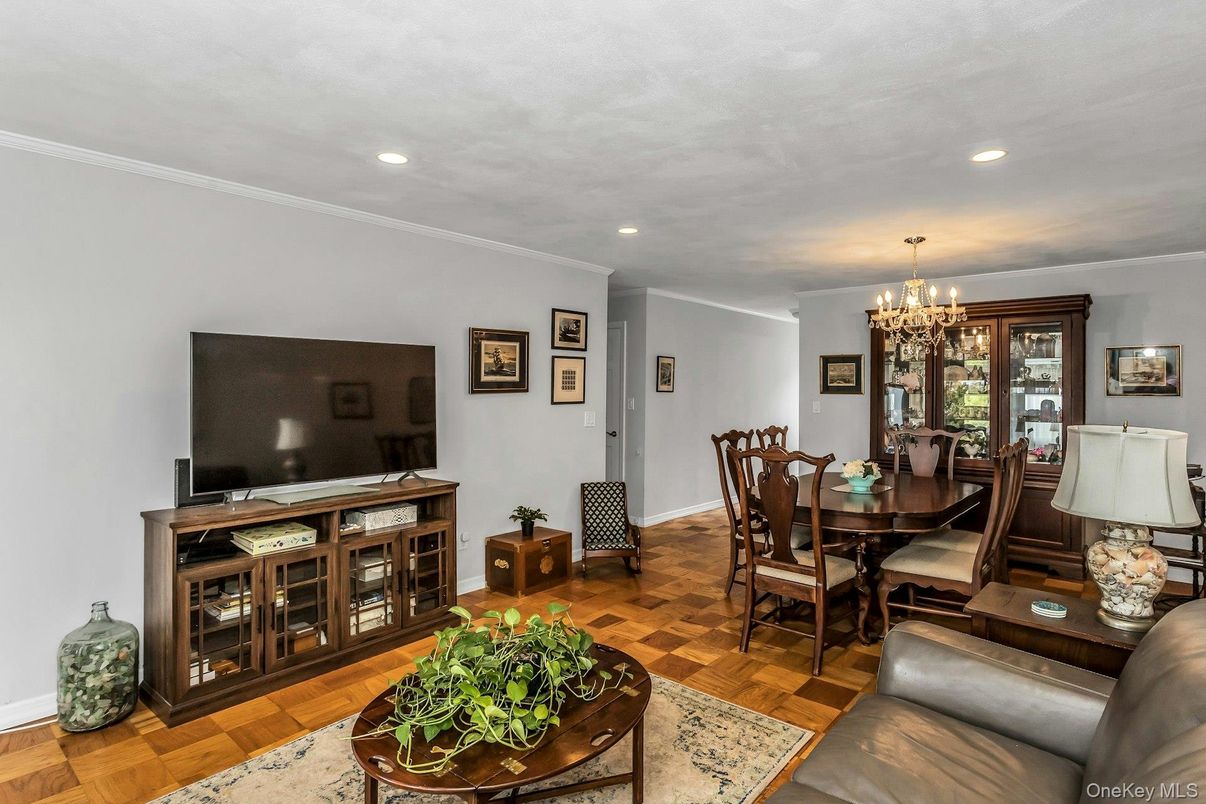 Chandelier, Dining room, Interior, Recessed Lighting, Wood Texture Flooring