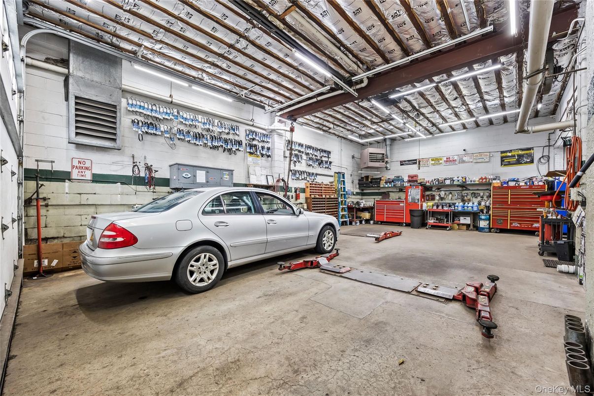 Garage, Interior