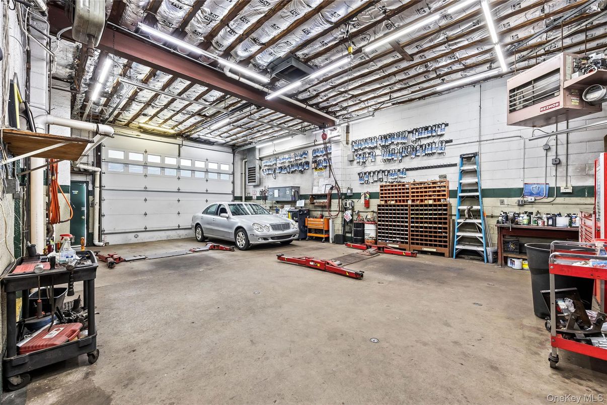 Garage, Interior