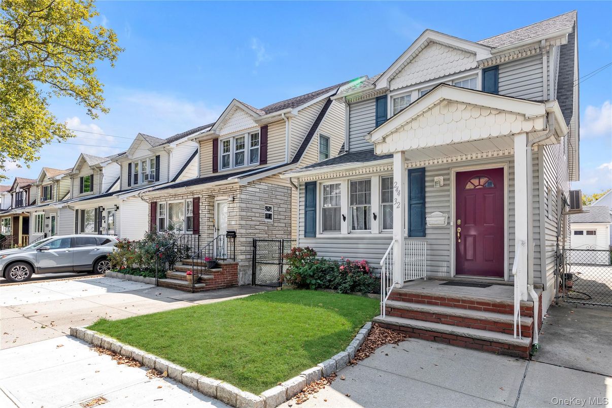 Exterior, Facade, Queen Anne Victorian