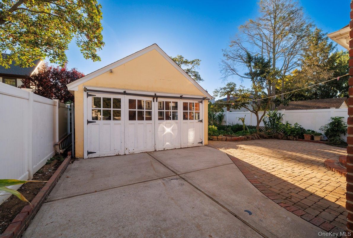 Detached Garage, Exterior