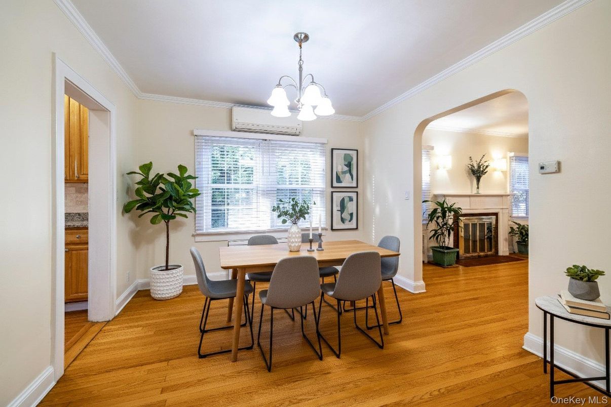 Chandelier, Dining room, Fireplace, Interior, Wood Texture Flooring