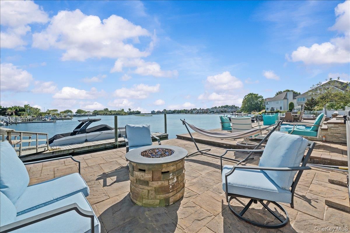 Exterior, Pool, Water