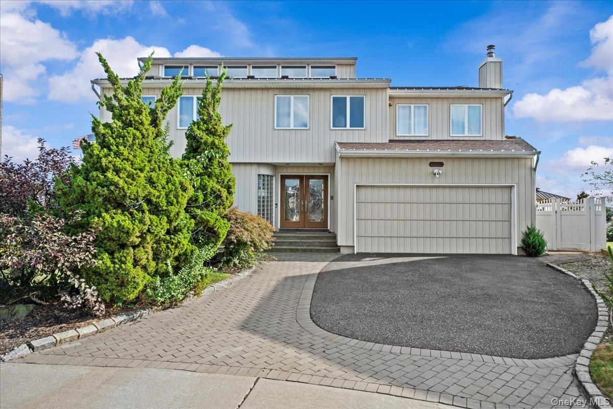 Attached, Exterior, Facade, Split Level