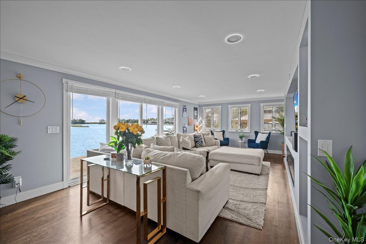 Interior, Living room, Recessed Lighting, Water, Wood Texture Flooring