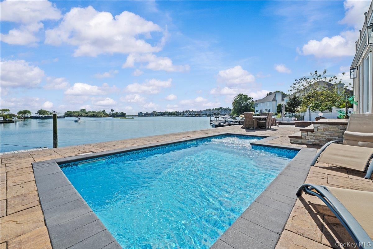 Exterior, Pool, Water