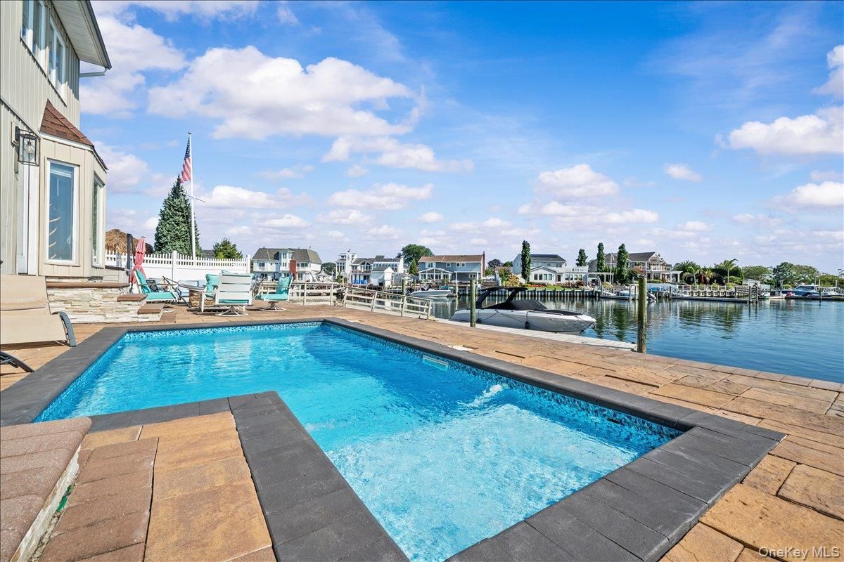 Exterior, Pool, Water