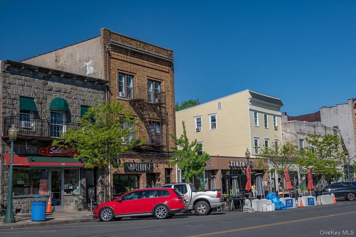Exterior, Facade, Brick Facade, Rowhouse