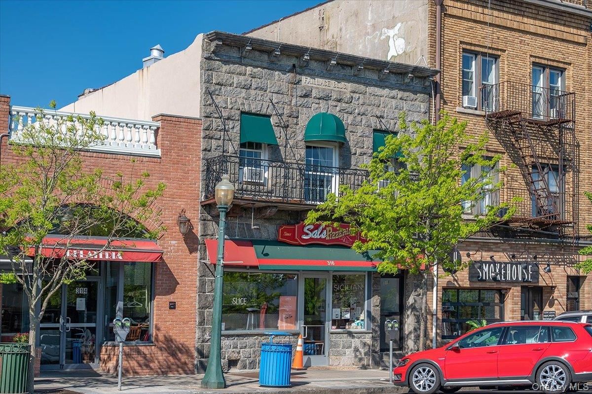 Exterior, Facade, Brick Facade, Rowhouse