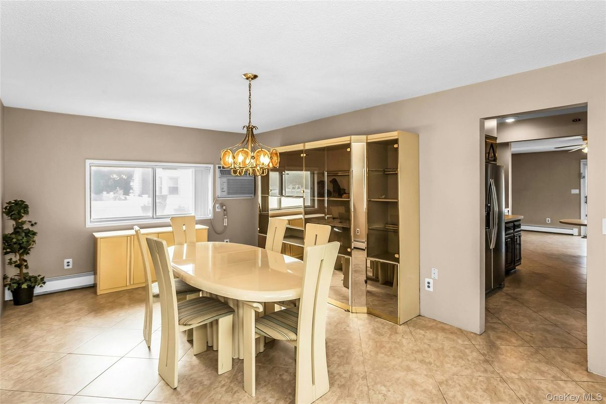 Chandelier, Dining room, Interior, Kitchen