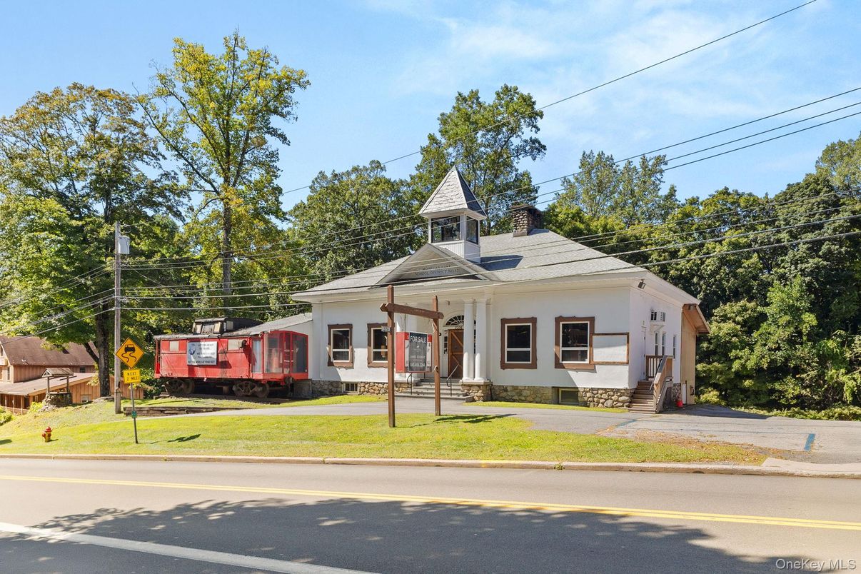 Exterior, Facade, Queen Anne Victorian