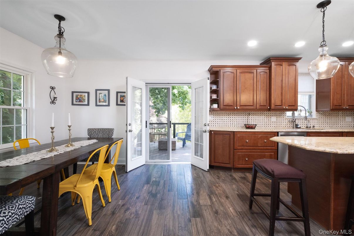 Dining room, Interior, Kitchen, Pendant Lights, Recessed Lighting, Wood Texture Flooring