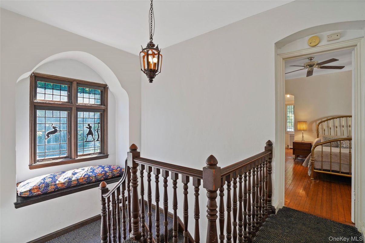 Bedroom, Interior, Pendant Lights, Wood Texture Flooring