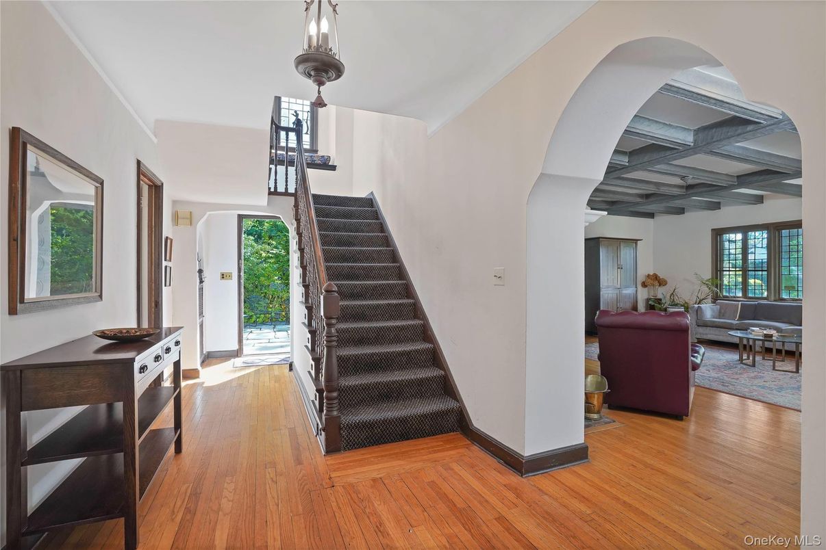 Interior, Living room, Pendant Lights, Wood Texture Flooring