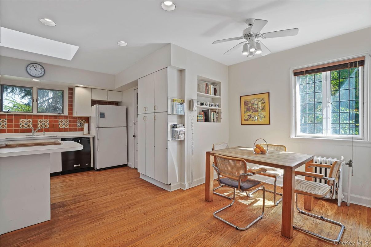 Dining room, Interior, Kitchen, Recessed Lighting, Wood Texture Flooring
